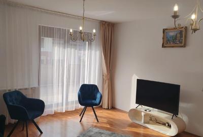 Apartament cu 3 camere decomandat, mobilat în Central
