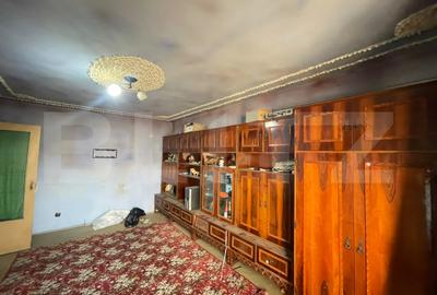 Apartament cu 3 camere decomandat în Valea Rosie