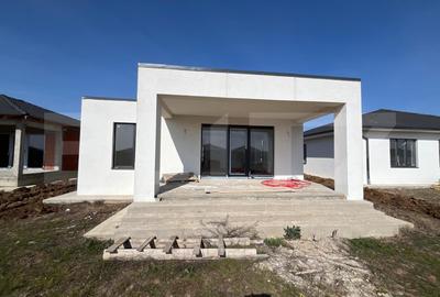 Casă individuală cu 4 camere în Sântandrei