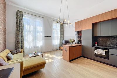 Apartament cu 2 camere semidecomandat, mobilat în Central