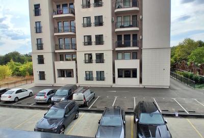 Apartament cu 3 camere semidecomandat în Tineretului