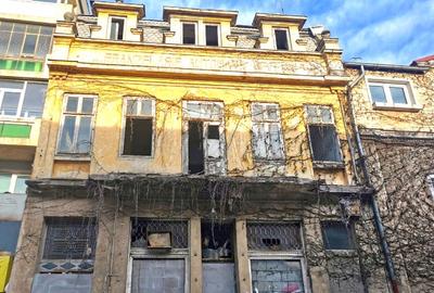 Casă individuală cu 5 camere în Central