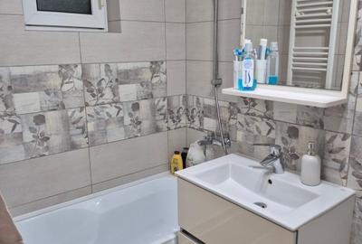 Apartament 3 camere decomandat Năvodari, 64 mp, centrală proprie, AC, etaj 2 - 9