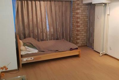 Apartament cu 3 camere decomandat în Nerva Traian