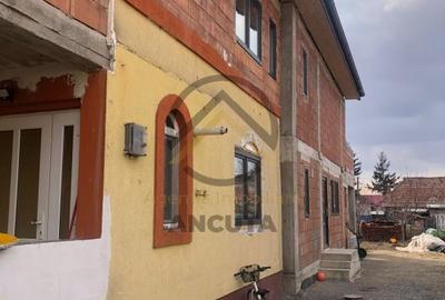 Casă cu 4 camere în Sânnicoară