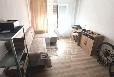 Apartament cu 3 camere semidecomandat în Circumvalațiunii