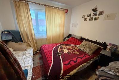 Apartament cu 3 camere decomandat, mobilat în Vasile Aaron