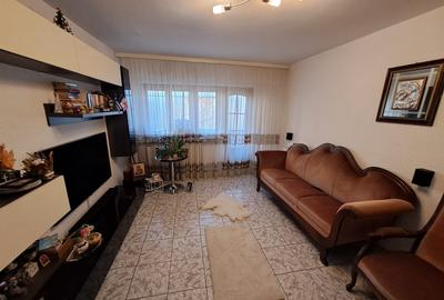 Apartament cu 3 camere decomandat, mobilat în Central