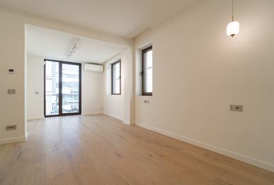 Vilă Contemporană Dorobanți: Fotovoltaice, Pompe de Căldură și Parcare - 16