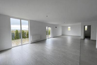 Casă individuală cu 4 camere în Ciugud