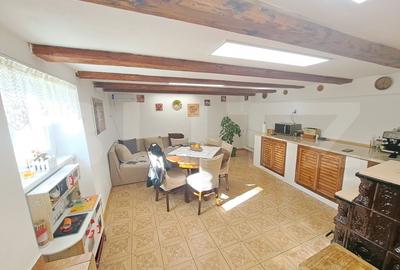Casă săsească renovată integral, 2200 mp teren, ideală pentru două familii - 9