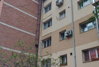 Vând apartament decomandat, 2 camere, etajul 2 / 4, Băile Herculane, zona Piață - 16