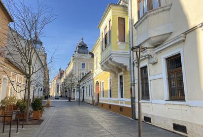 Apartament cu 2 camere semidecomandat, mobilat în Central