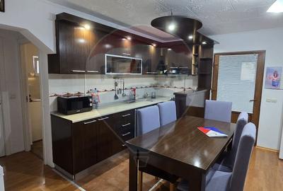 Casă individuală cu 6 camere în Mișca