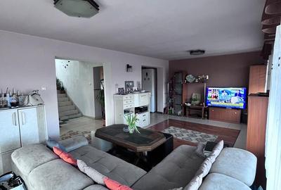 Casa de vanzare in Micesti pe 2 nivele si demisol cu garaj - 1