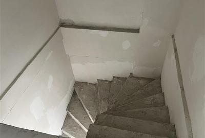 Apartament cu panorama pe 2 niveluri cu  scara interioara 115 mp si terasa  de 2 - 8