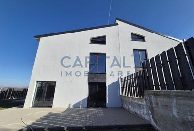 Case cu arhitectura nordica, garaj, panouri fotovoltaice, central Dezmir - 4