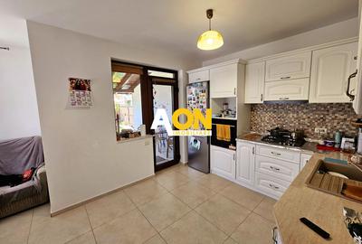 1/2 Duplex mobilat, utilat, 4 camere, pivnita, 200 mp teren - 3