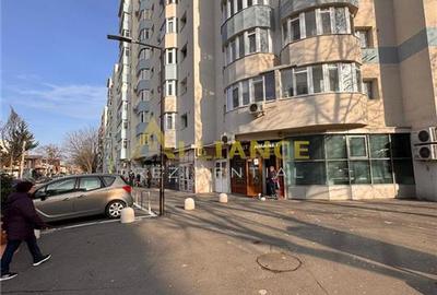 Metrou Aparatorii Patriei - 3 camere complet decomandat - 18