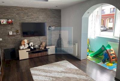 Apartament cu 2 camere decomandat, mobilat în Tractorul