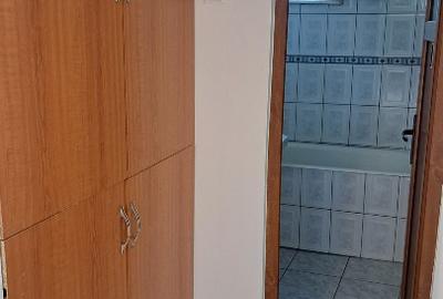 Apartament cu 3 camere semidecomandat în Nord