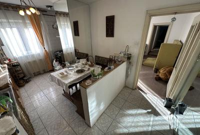 Apartament cu 3 camere semidecomandat în Girocului