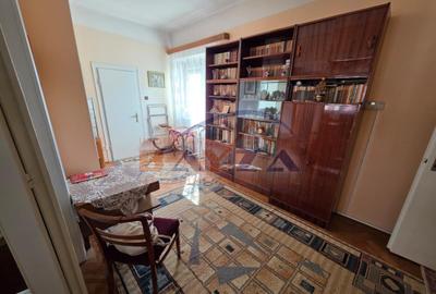Apartament 3 camere, Centrul Vechi, Str. Teatrului, etaj 2/2, comision 0 - 9