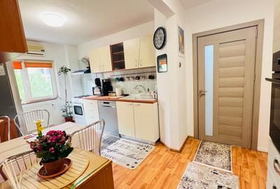 Apartament de 4 camere, 81 mp, 2 bai, balcon, Calea Moșilor - 11