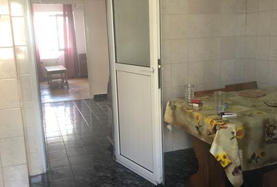 De inchiriat 4 camere decomandat Blv Mircea Voda - 12