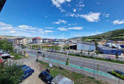 Apartament cu 2 camere semidecomandat, mobilat în Florești