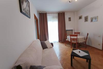 Apartament cu 4 camere semidecomandat, mobilat în Armeneasca