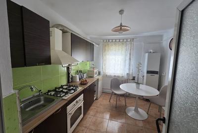 Apartament cu 3 camere decomandat în Târgu Cucu