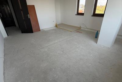 Apartament cu 2 camere decomandat în Km 5