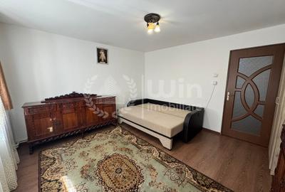 Apartament cu 2 camere semidecomandat, mobilat în Central