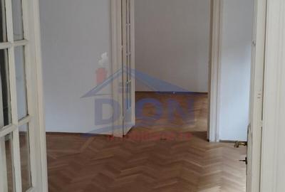 Proprietate interbelica in zona linistita, perfecta pentru investitie - 8