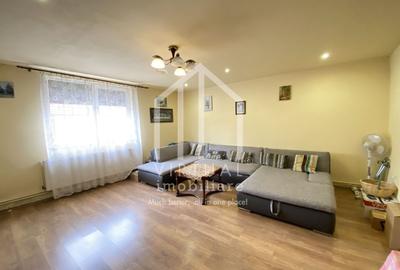 Casa de vanzare in Sibiu, 240 mp utili + 2 garaje, zona Sura Mare - 1