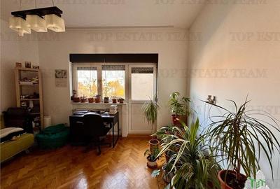 Apartament cu 3 camere semidecomandat în Dacia