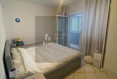 Apartament cu 3 camere semidecomandat, mobilat în Metalurgiei