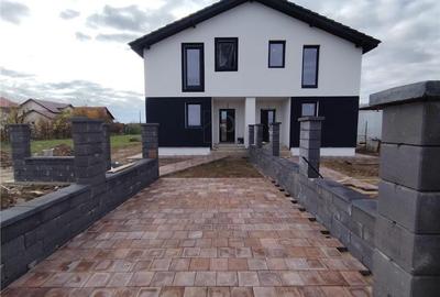 Duplex cu 4 camere în Moșnița Nouă