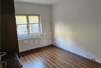 Apartament cu 3 camere decomandat în Berceni