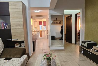 Apartament cu 2 camere semidecomandat, mobilat în Piața Unirii