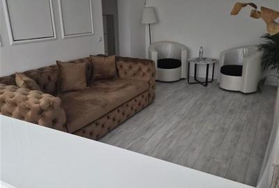 Apartament cu 3 camere semidecomandat, mobilat în Școlilor