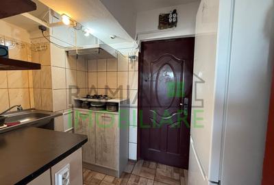 Apartament cu 2 camere semidecomandat, mobilat în Tractorul