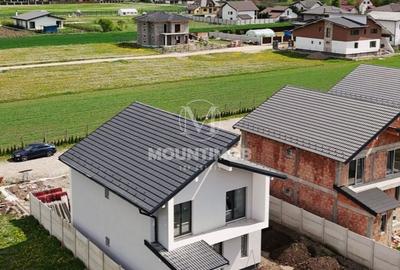 Casă individuală cu 4 camere în Cristian