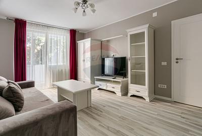 Apartament cu 3 camere decomandat, mobilat în Boul Roșu