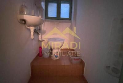 Vanzare apartament in vila 6 CAMERE compus din D P M din D P 1 M - 13