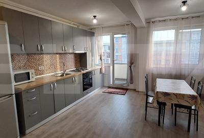 Apartament cu 3 camere semidecomandat, mobilat în Florești