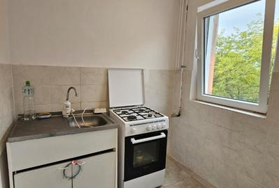 Vanzare garsoniera etajul 2 Bartolomeu - Str. Lanii - 8