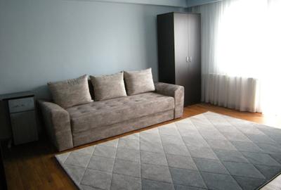 Garsonieră decomandată, mobilată în Vitan Mall