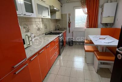 Apartament cu 4 camere decomandat în Nicolina
